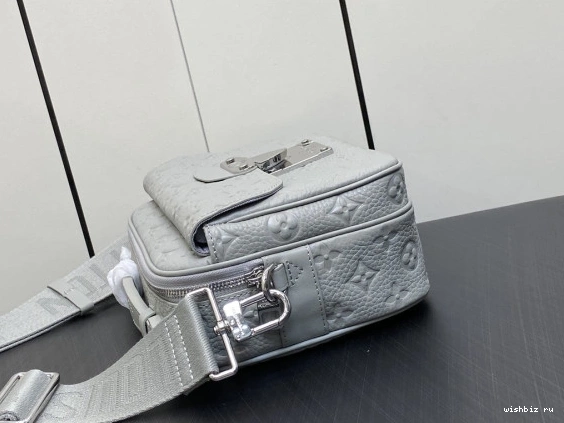 WIS LOUIS MESSENGER LOCK S VUITTON 0216